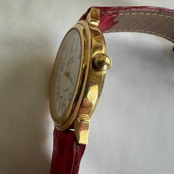 Vintage GUESS Red Leather Band Gold Tone Womens Fashion Watch main image 7